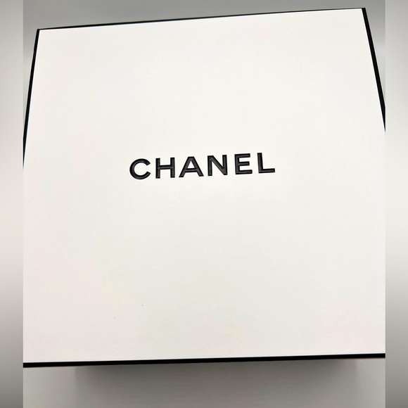 Chanel EMPTY Square Gift Box Black & White 8.8x8.8x4 in - Picture 6 of 10